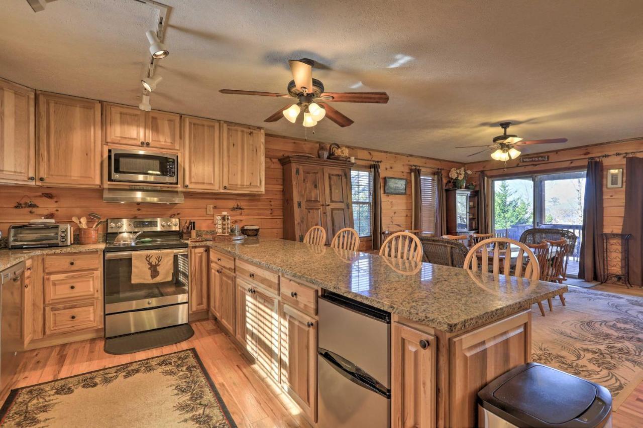 Lakefront Sparta Cottage With Decks And Boat Dock Extérieur photo