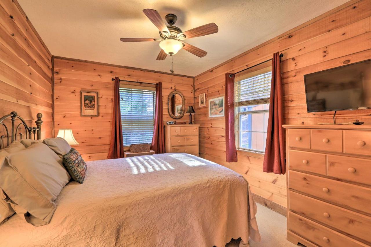 Lakefront Sparta Cottage With Decks And Boat Dock Extérieur photo