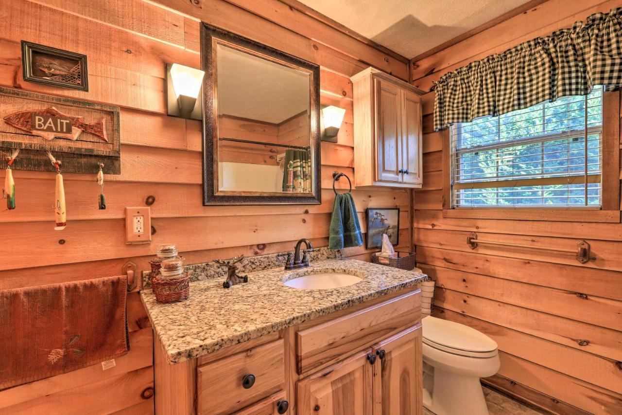 Lakefront Sparta Cottage With Decks And Boat Dock Extérieur photo