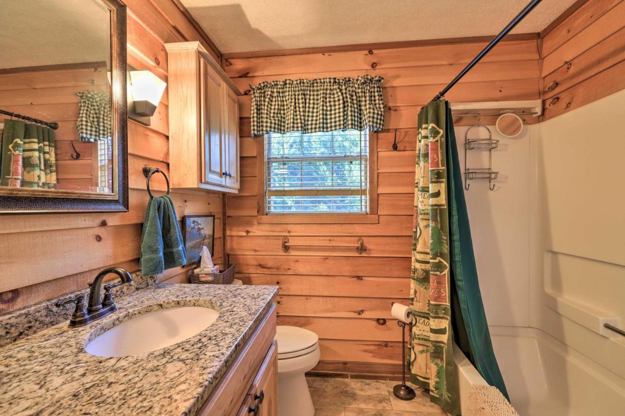 Lakefront Sparta Cottage With Decks And Boat Dock Extérieur photo